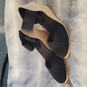 Chaps stylish Black Wedge with elastic strap Size 8M